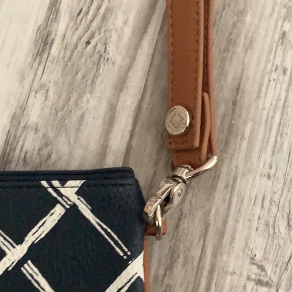 JEWELL wristlet or cosmetic bag pineapple decor blue white single compar… - Picture 3 of 6